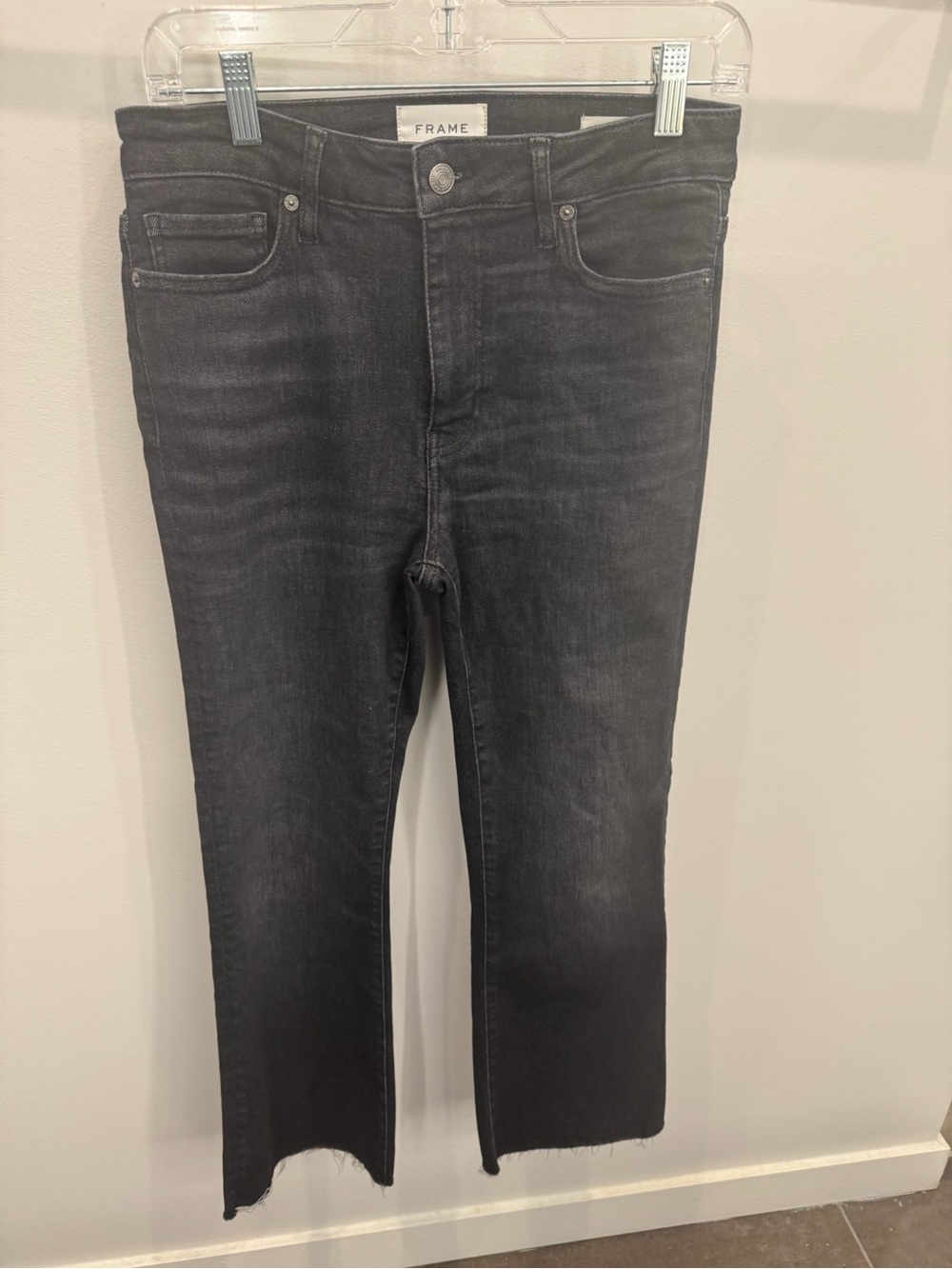Frame Denim Women's Black Cropped Raw-Hem Jeans